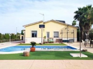 House 4 Bedrooms in Chica-Carlota