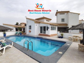 House 4 Bedrooms in El Pinar