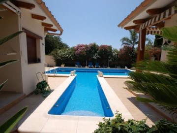 House 5 Bedrooms in Ligallo del Ganguil