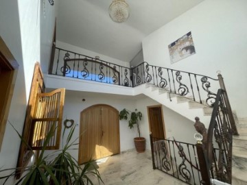 House 5 Bedrooms in Els Olivars