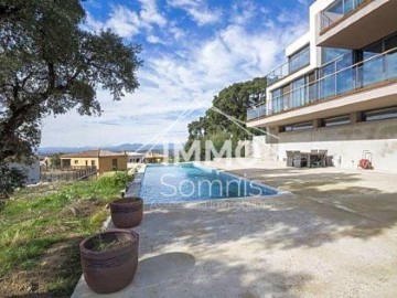 House 4 Bedrooms in Palau-Saverdera