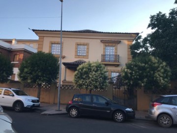 House 4 Bedrooms in Valencia de Don Juan