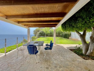 House 4 Bedrooms in Cala Pi