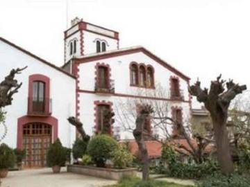 Edificio en Sant Pere Sacarrera i Urbanització Font del Bosch