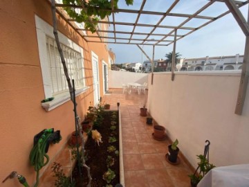 House 4 Bedrooms in Oliva Nova