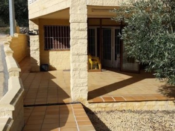 House 3 Bedrooms in Confrides