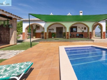 House 3 Bedrooms in Salar