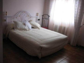 House 3 Bedrooms in Cacabelos