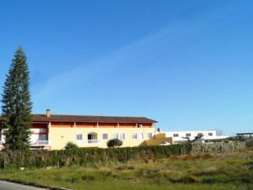 Edificio en Oliva pueblo
