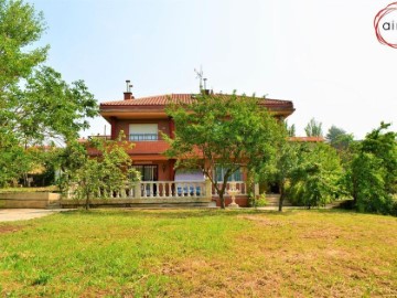 House 5 Bedrooms in Monreal