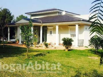 House 4 Bedrooms in Pinar