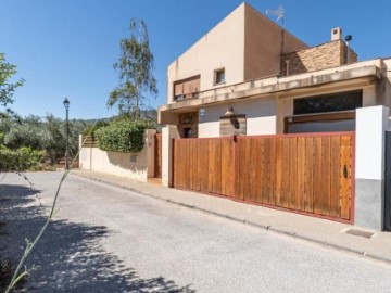 House 4 Bedrooms in Marchena