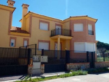 House 4 Bedrooms in Ribera del Alberche