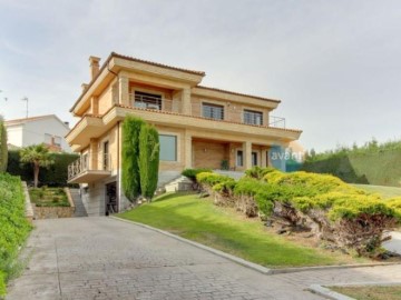 House 4 Bedrooms in Vivero Forestal