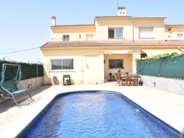 House 3 Bedrooms in Sant Jaume dels Domenys