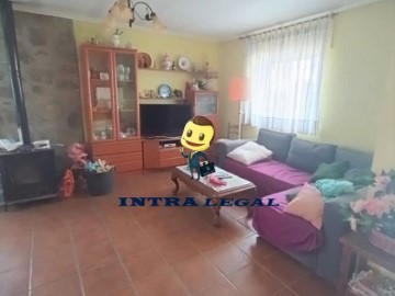 House 2 Bedrooms in Almenara de Tormes