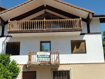 House 6 Bedrooms in Villanasur Río de Oca