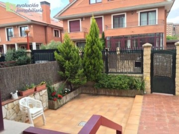 House 4 Bedrooms in Illera