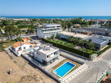 Casa o chalet 5 Habitaciones en Platja de Oliva