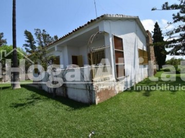 House 3 Bedrooms in Corinto