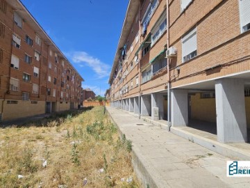 Piso 3 Habitaciones en Reyes Católicos