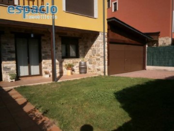 House 3 Bedrooms in San Miguel de Arganza