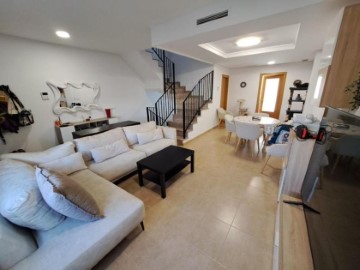 House 2 Bedrooms in Carcaixent