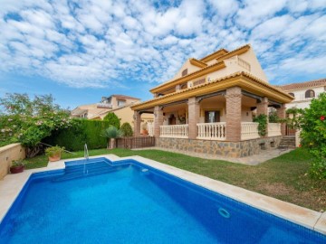 House 10 Bedrooms in Moclinejo