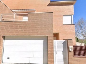 House 3 Bedrooms in Venta Real