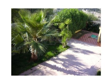 House 4 Bedrooms in Urb. San Patricio