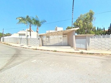 House 3 Bedrooms in Urb. San Patricio