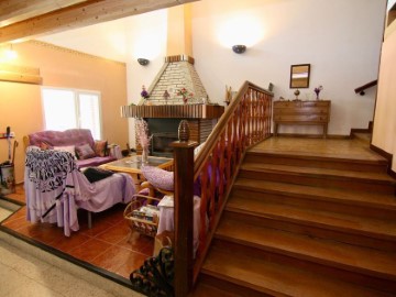 House 6 Bedrooms in Bercero