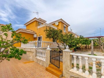 House 4 Bedrooms in Orihuela Costa