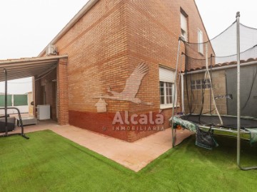 House 3 Bedrooms in Valcastillo