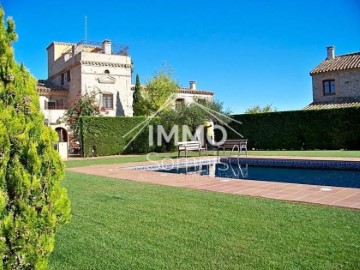 House 4 Bedrooms in Torroella de Fluvià