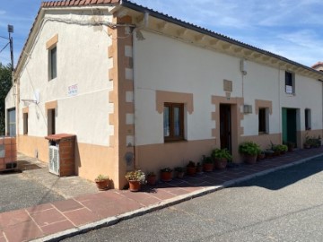 House 4 Bedrooms in Santa María de Valverde