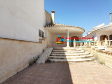 House 4 Bedrooms in Río de Baza