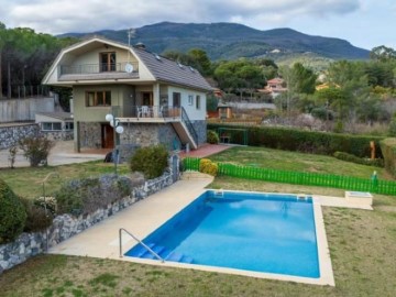 House 5 Bedrooms in Campins