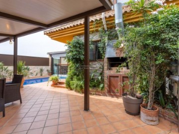 House 4 Bedrooms in Los Montesinos