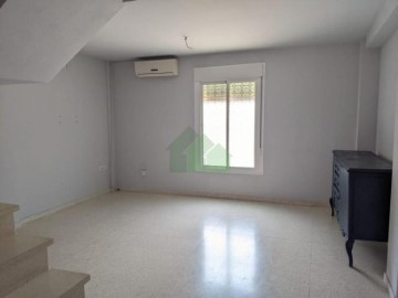 House 4 Bedrooms in Torremayor