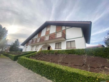 House 14 Bedrooms in Larrabetzu