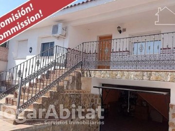 House 5 Bedrooms in Cobisa