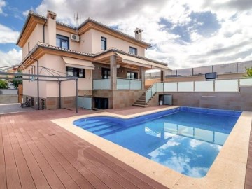 House 5 Bedrooms in Gójar