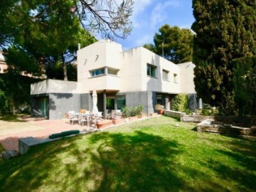 House 5 Bedrooms in La Miranda - Ciutat Diagonal