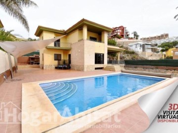 House 4 Bedrooms in El Faro