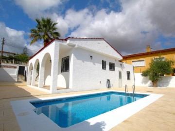 House 3 Bedrooms in Juncosa de Montmell