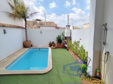 House 4 Bedrooms in Altury