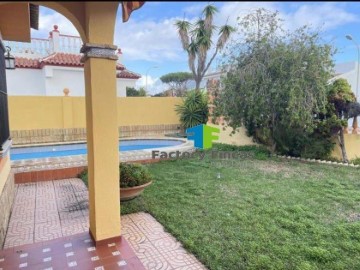 House 3 Bedrooms in Matalascañas