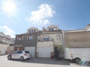 House 3 Bedrooms in Gomecello