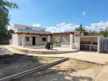 House 3 Bedrooms in Villar del Arzobispo